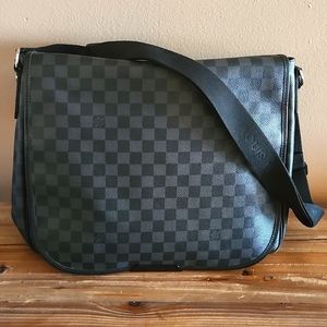 Louis Vuitton Daniel Messenger Bag Damier Graphite GM at 1stDibs